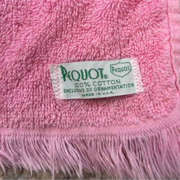 Vintage Pequot Pink Fringe Embroidered Daisy Bathroom Hand Towel - Picture 5 of 5